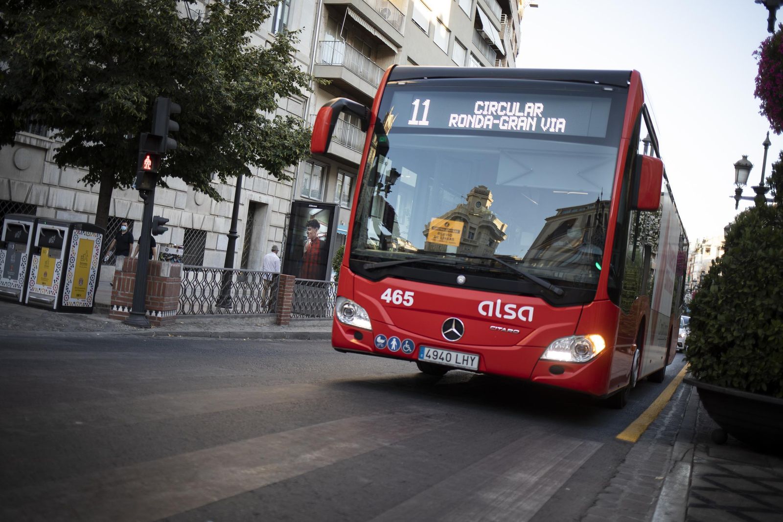 Los nuevos autobuses coordinados entre Granada y el Cinturón: ¿propuesta real o batalla política?