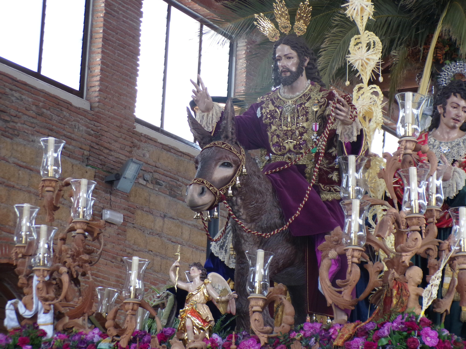 Las imágenes de Pollinica y Rocío de Vélez-Málaga, otro duro revés en su Domingo de Ramos