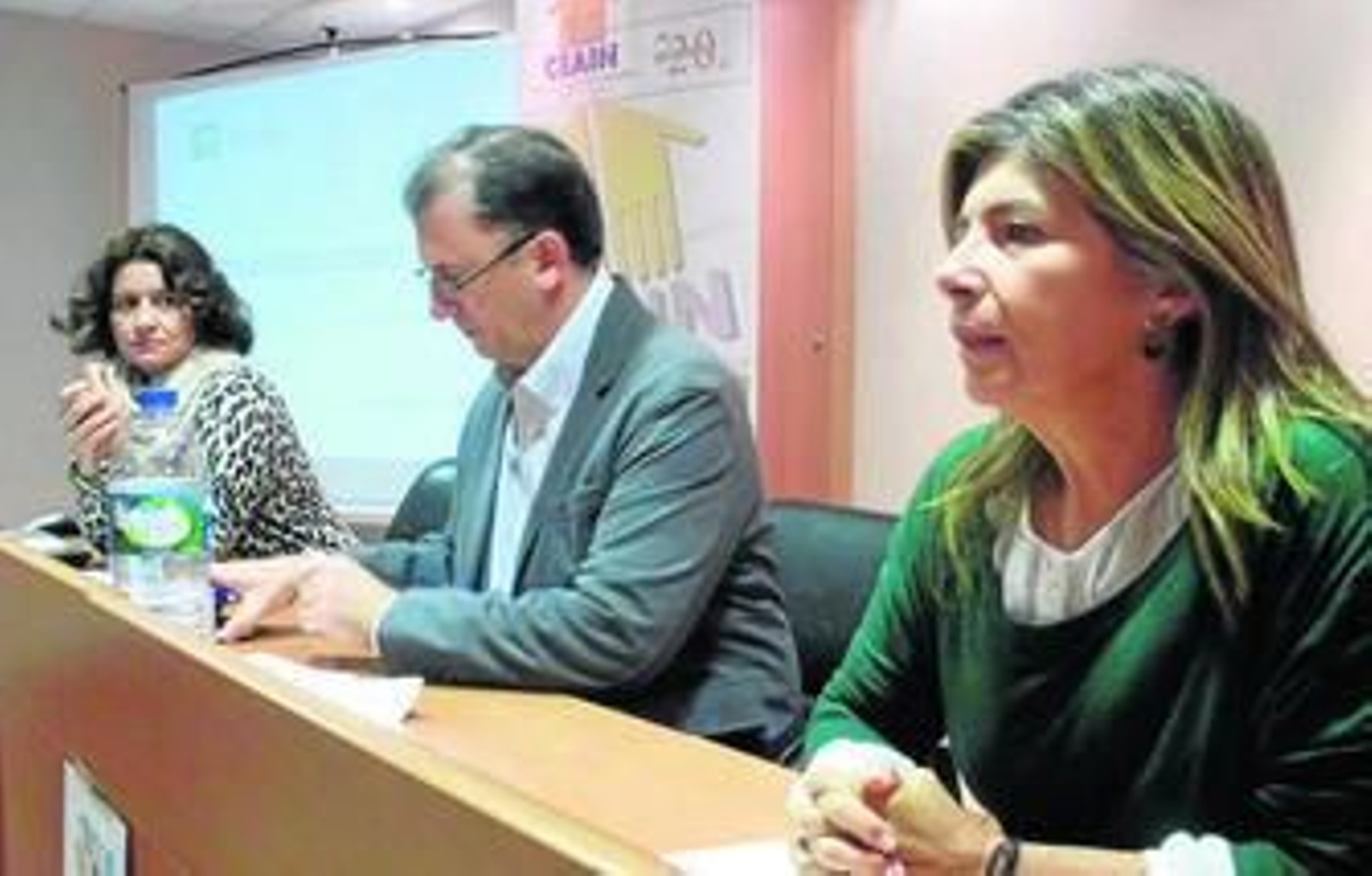 La delegada de Bienestar Social, junto al director de Ceain, Francisco Morales.