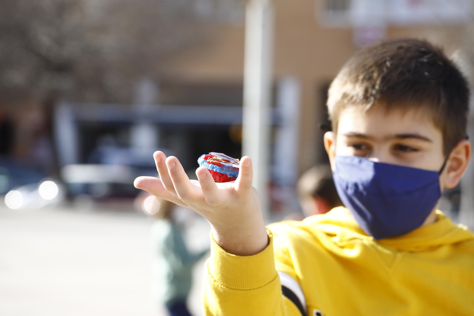Los niños estrenan sus Regalos de Reyes por las calles de Córdoba, en fotografías