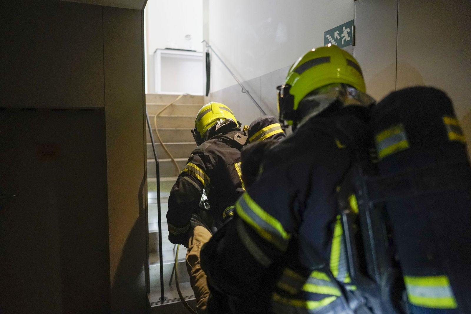 El simulacro de incendio organizado por el Servicio de Extinción de Incendios de los Bomberos, en imágenes