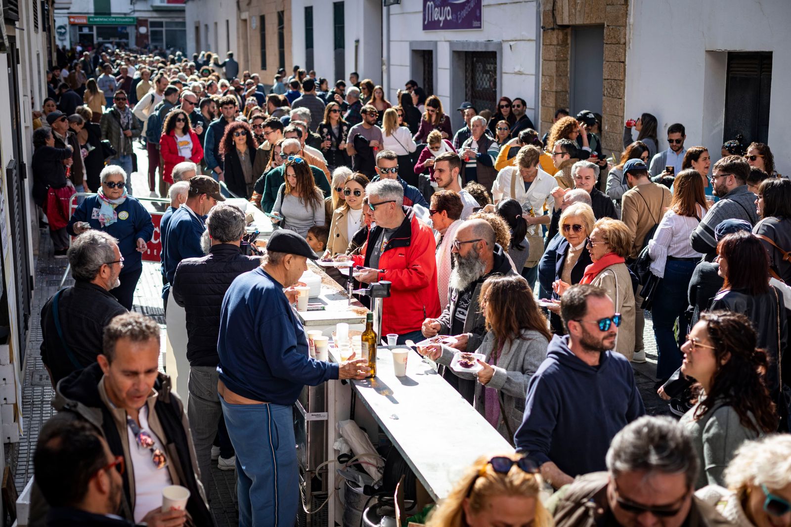 Búscate entre las mejores imágenes de la Erizada 2024 del Carnaval de Cádiz