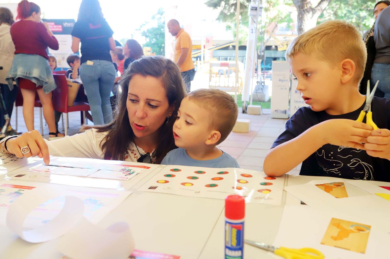 Imágenes de los talleres y actividades de La Noche Europea de los Investigadores