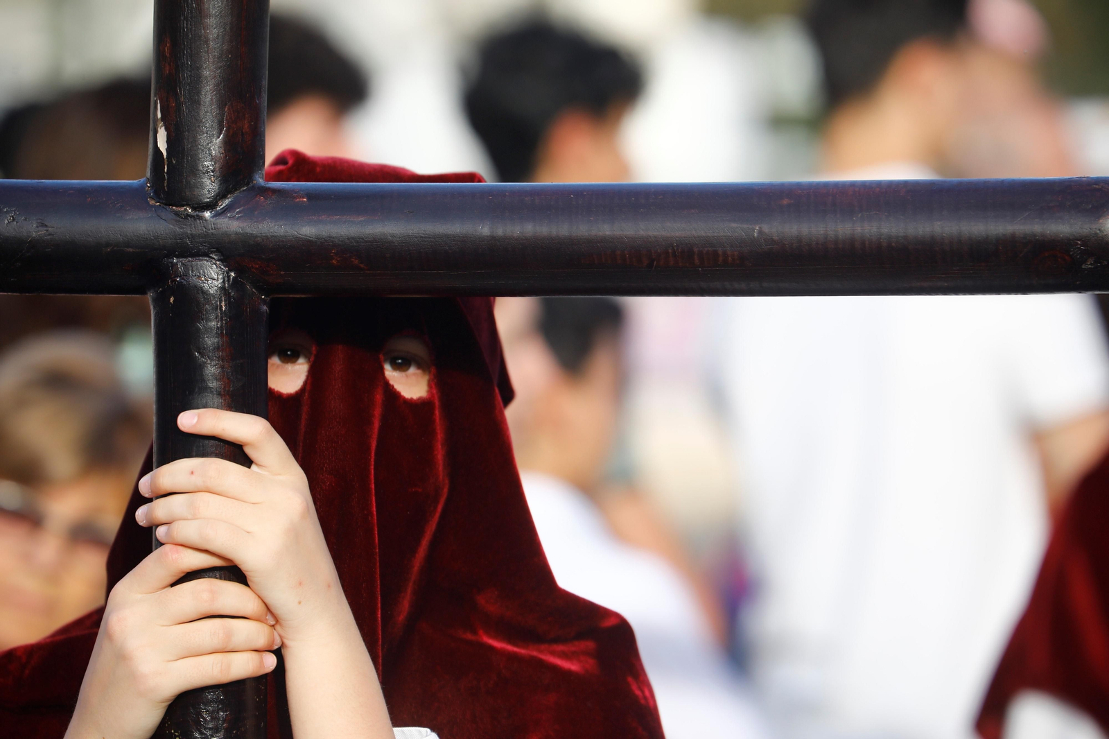 Lunes Santo en Córdoba: la procesión de Vera-Cruz, en imágenes