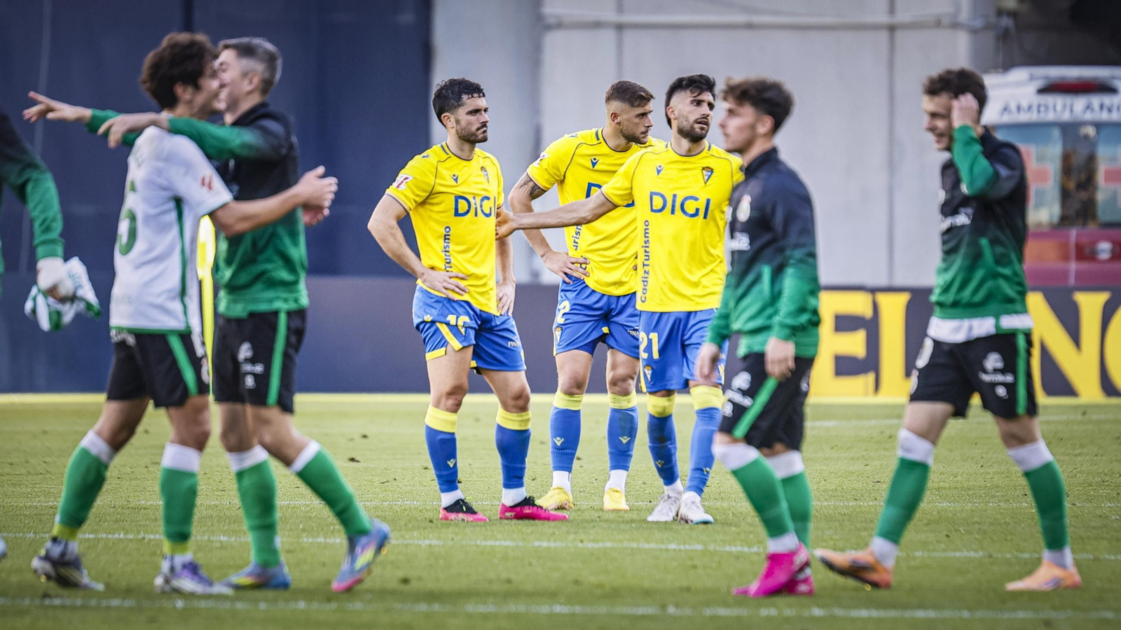 Búscate entre las imágenes del partido de fútbol Cádiz CF - Racing de Santander