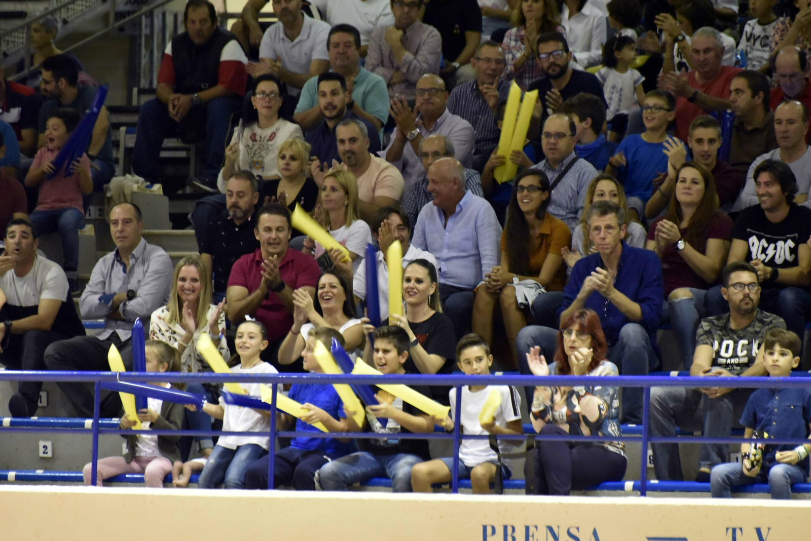 Aficionados de Udea, en el último partido en casa.