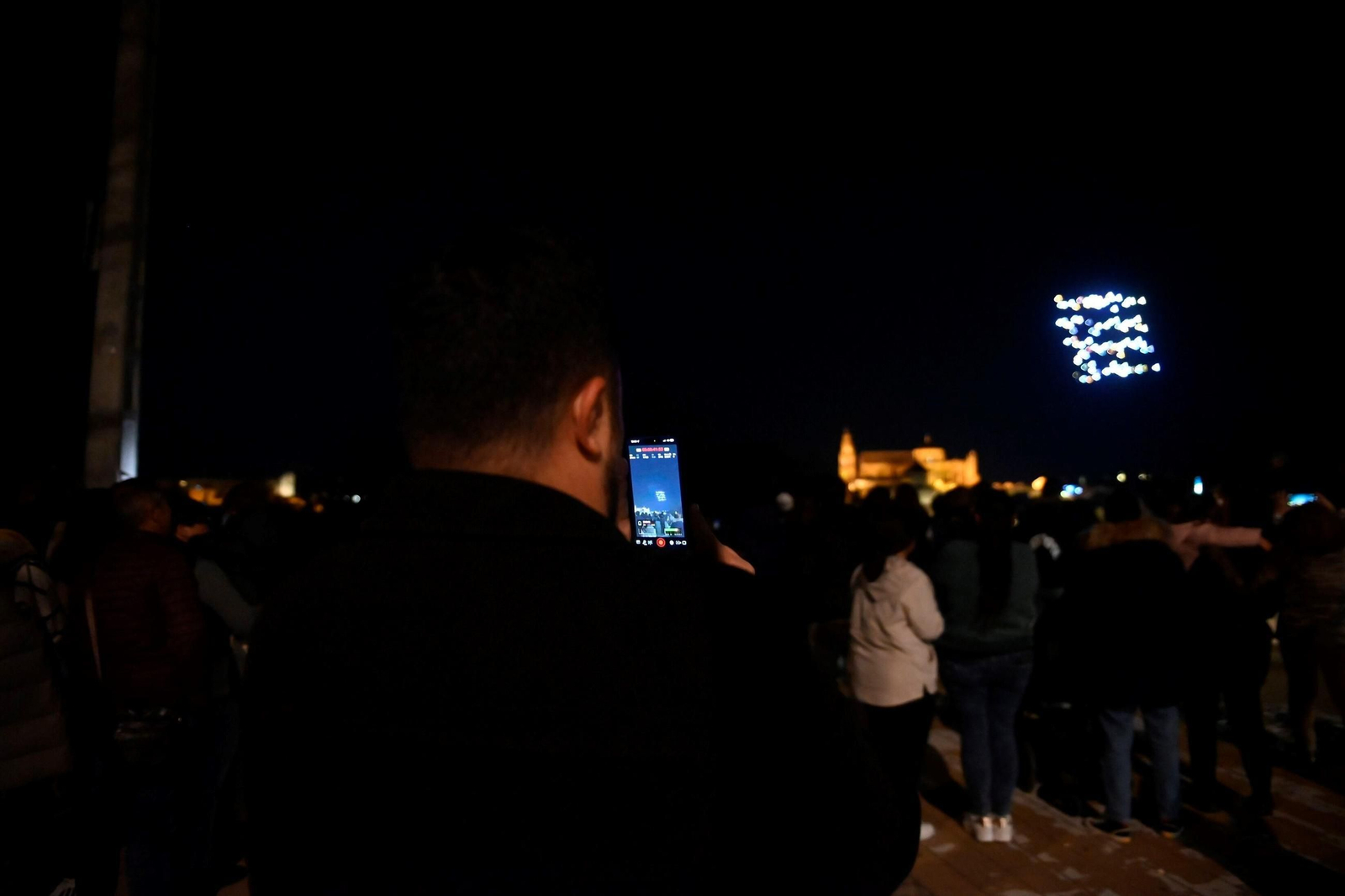 Más de un centenar de drones iluminan la Navidad desde el cielo de Córdoba
