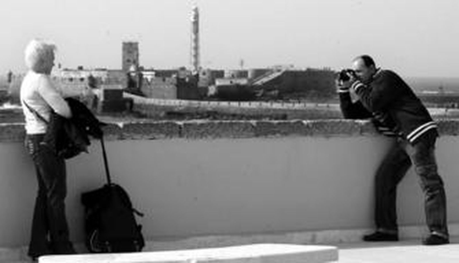 Turistas en la Caleta. Ahora, los visitantes tendrán a su disposición mucha más información.