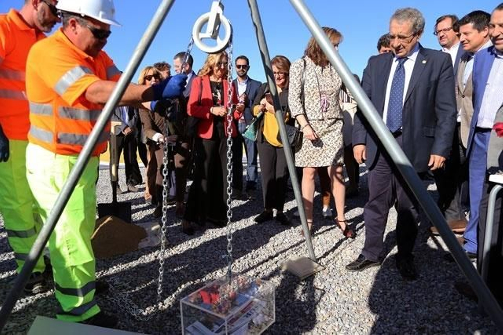 Colocan la primera piedra de la nueva Facultad de Psicología de la Universidad