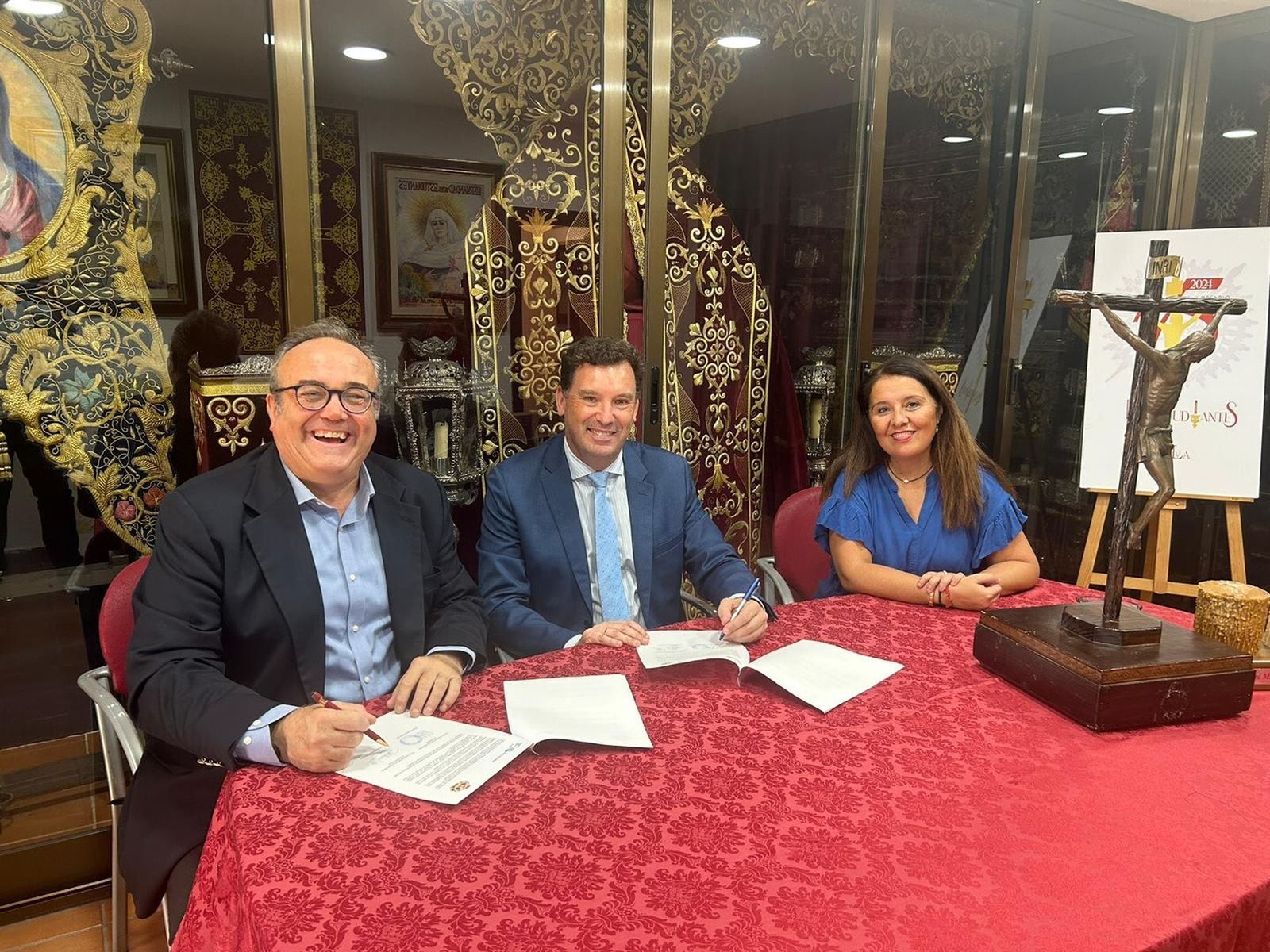 Firma del convenio entre la Autoridad Portuaria y la Hermandad de Los Estudiantes.