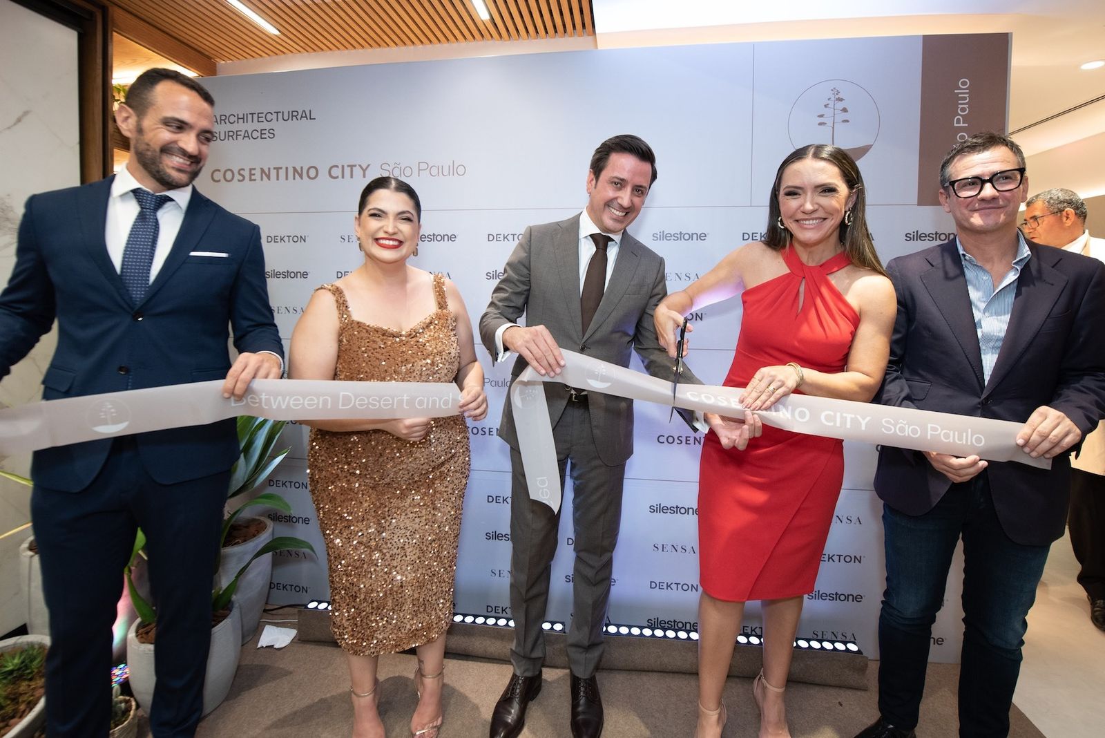 Corte de cinta del nuevo 'Cosentino City' de Brasil.