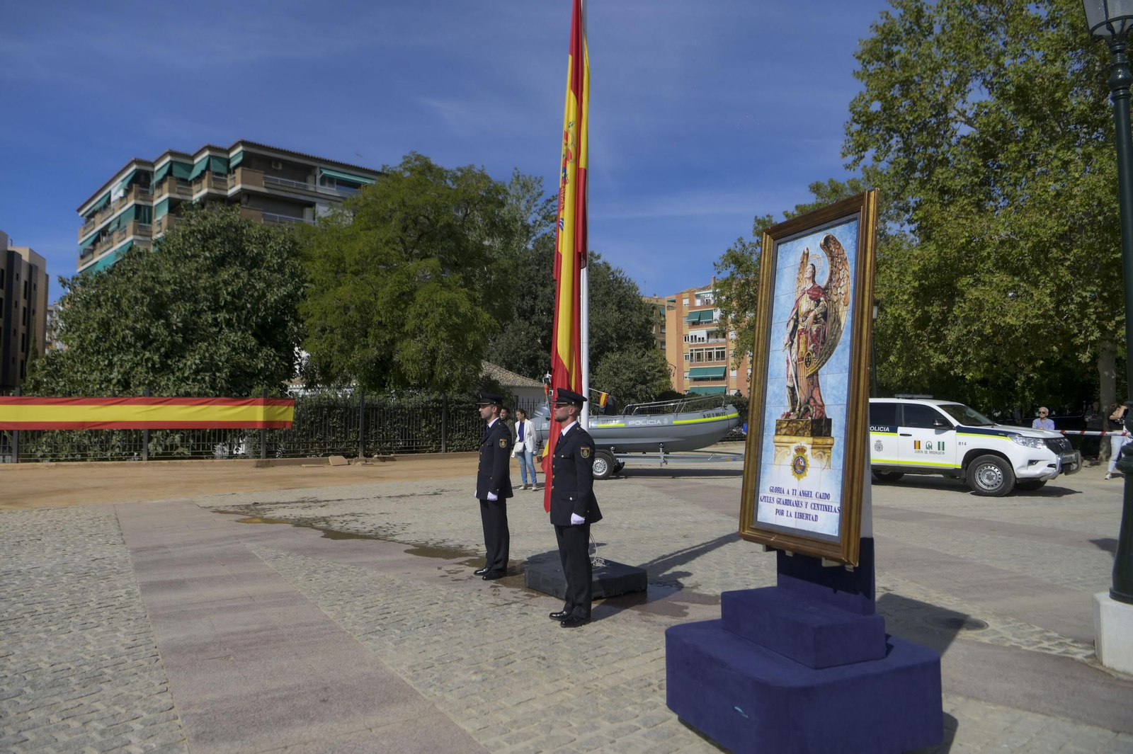 Todas las imágenes de la celebración del Patrón de la Policía Nacional en Granada