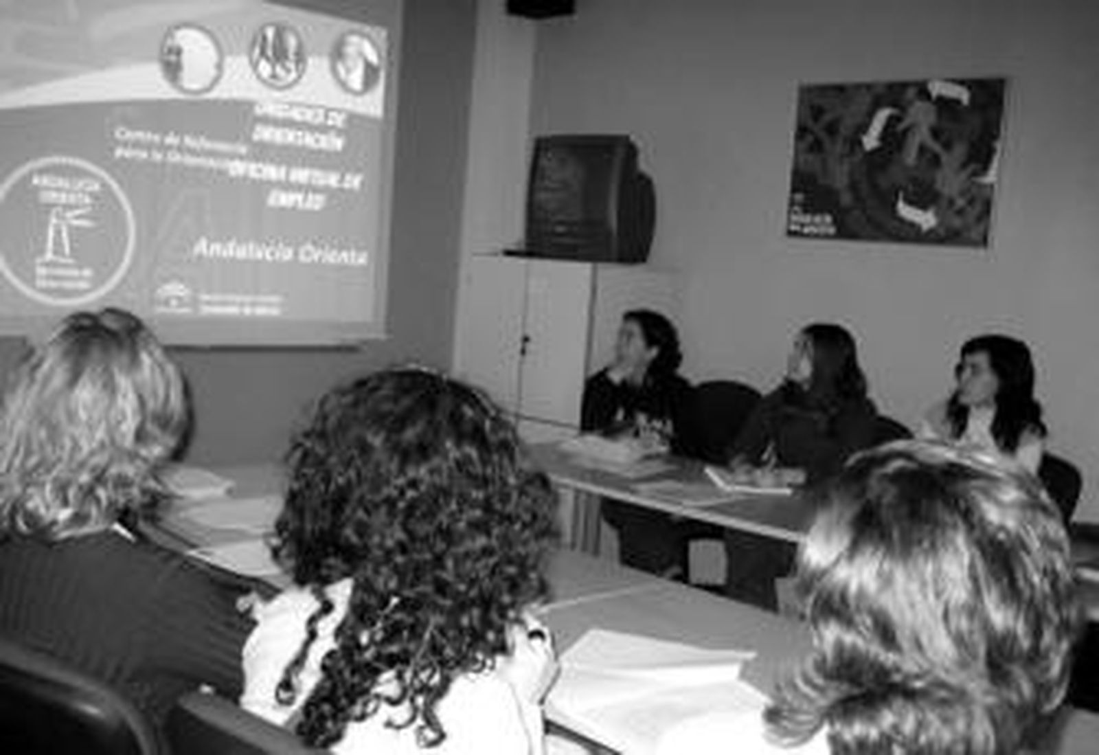 Un joven desempleado, en la oficina de la Avenida de la capital.