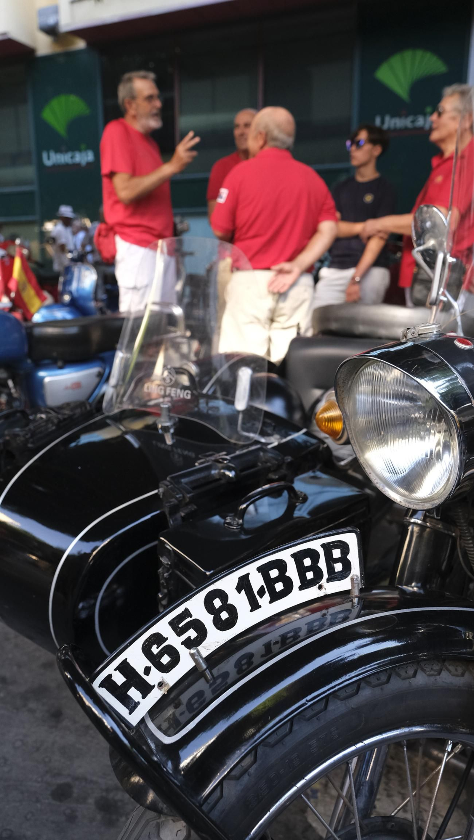 Las motos antiguas dan brillo a la Feria de Almería