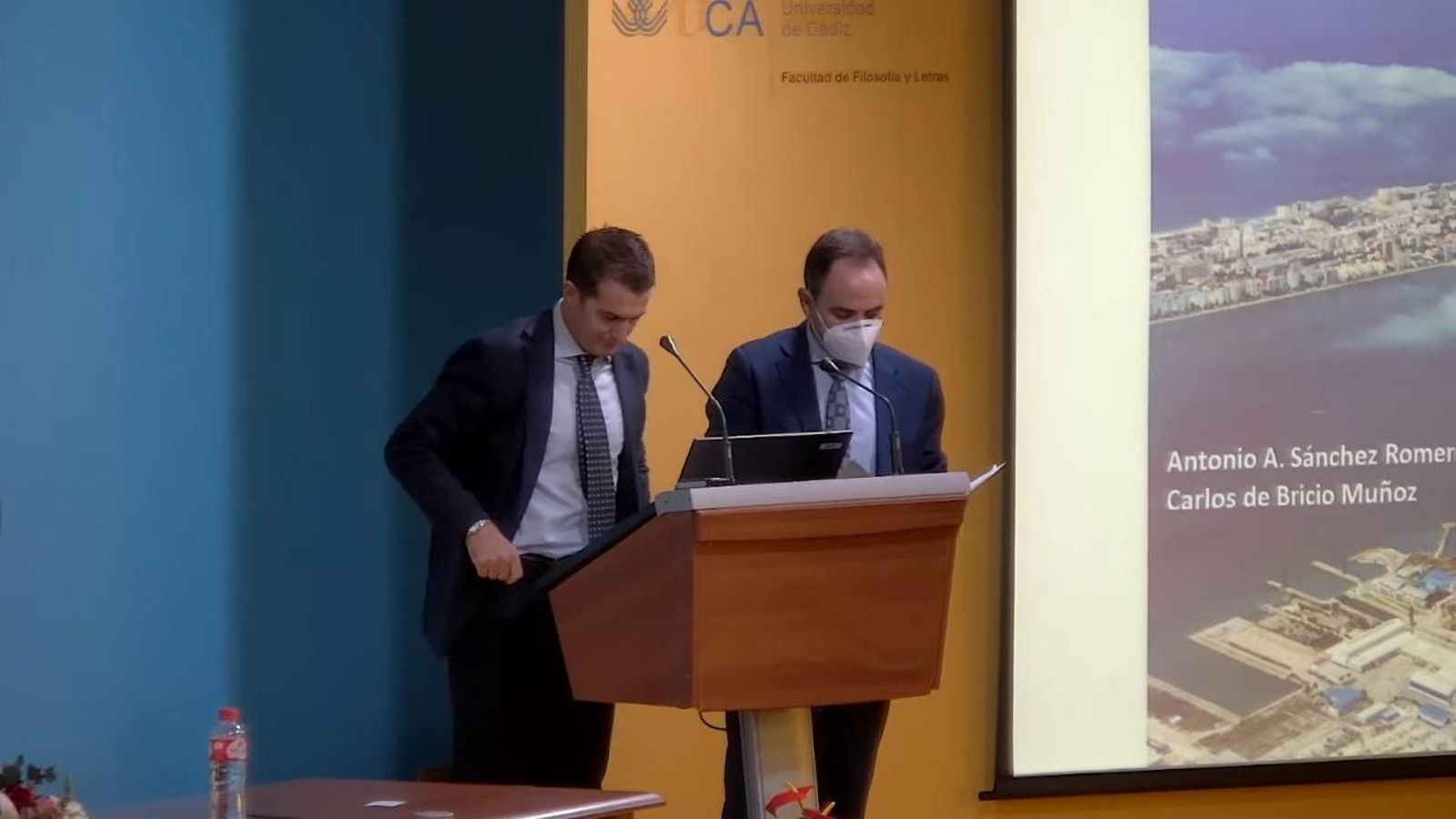 Los dos prácticos del puerto de Cádiz, Carlos de Bricio y Antonio Sánchez.
