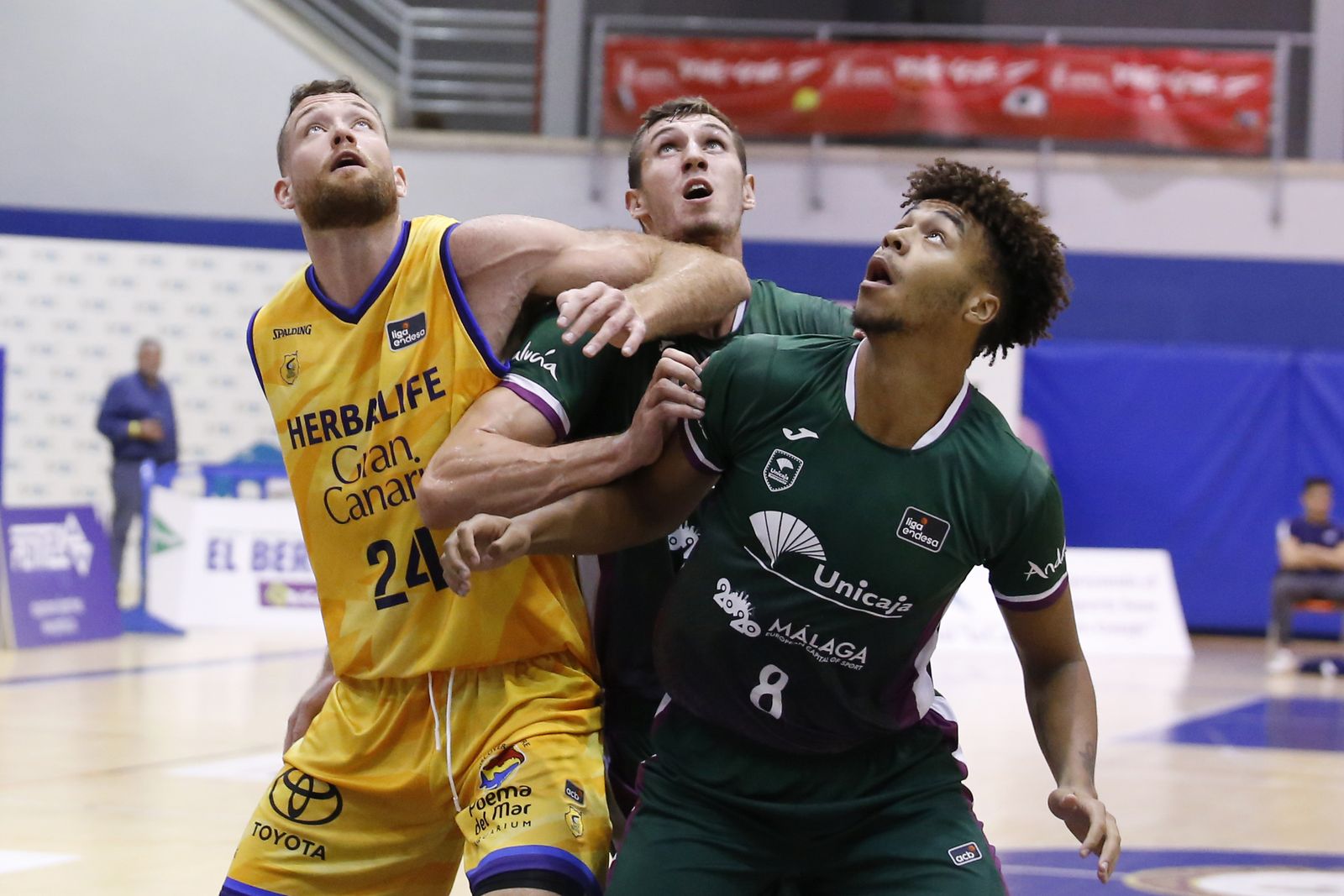 La primera victoria del Unicaja, en fotos