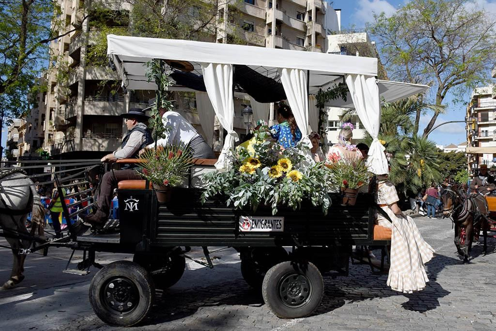 Las mejores imágenes de los peregrinos en la salida de Emigrantes