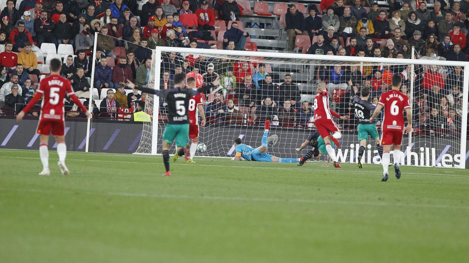 Imagen del tanto racinguista, con Fernando ya batido por Cejudo