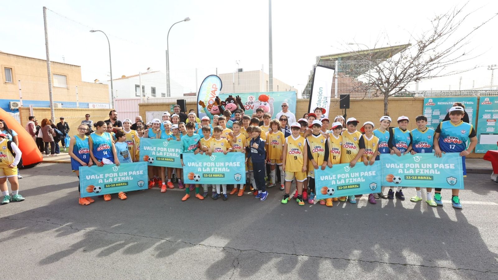 Los equipos ganadores de la 13ª Copa COVAP en la sede almeriense de Huércal de Almería.