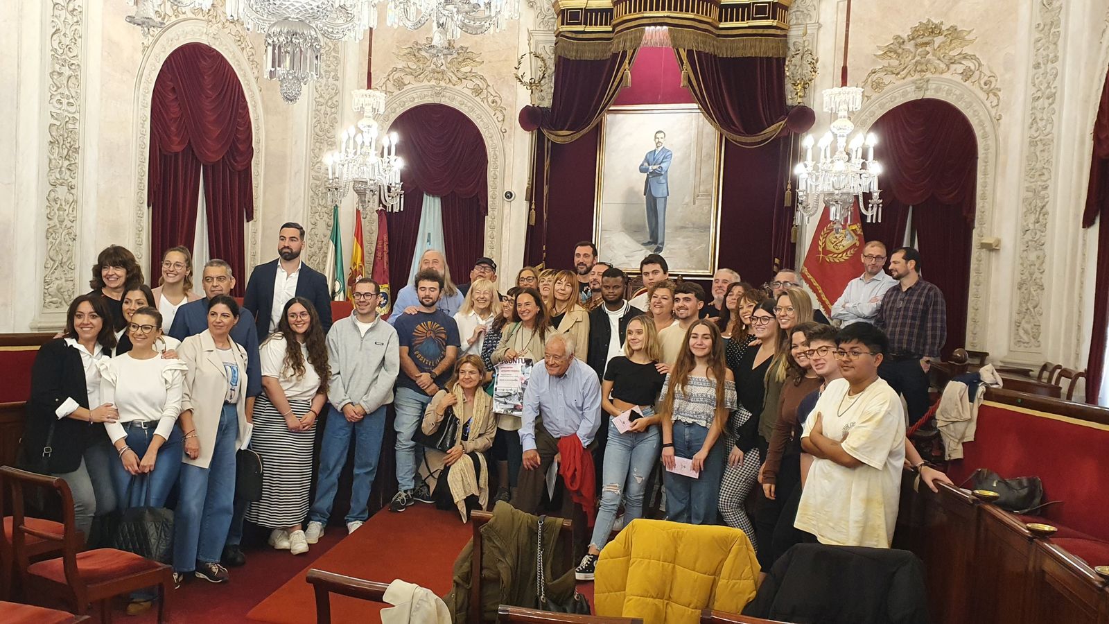 Muchos de los participantes en la jornada sobre la salud mental de los jóvenes quisieron posar en una foto para el recuerdo.