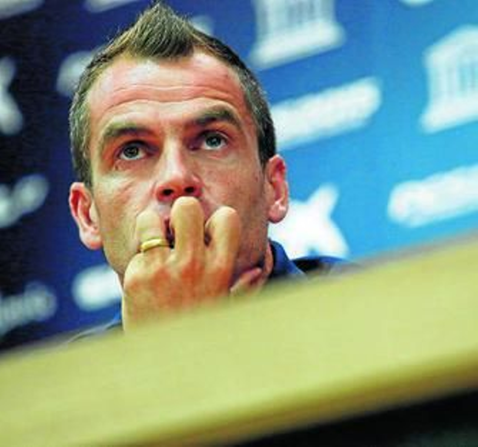 Duda atiende una pregunta en sala de prensa.