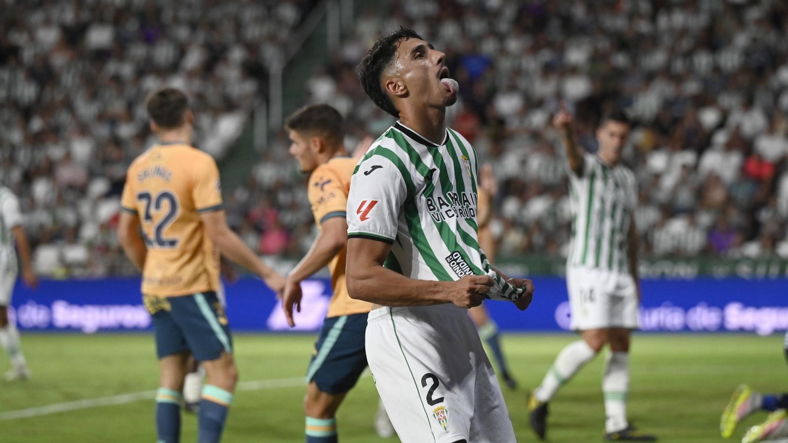 Vilarrasa lamenta una ocasión fallada en el Córdoba CF - Racing de Santander.