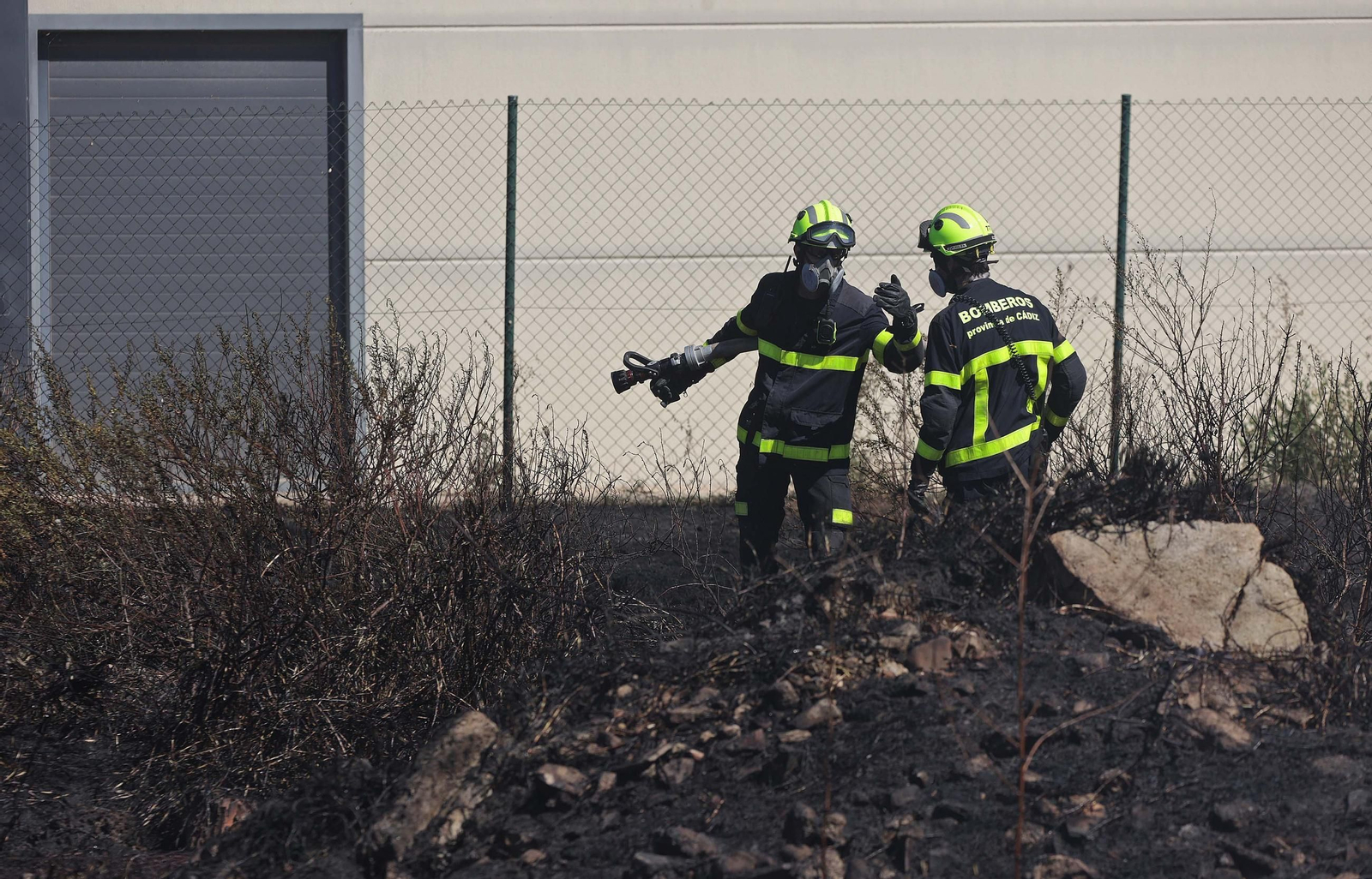 Fotos del incendio de pasto en el polígono de La Menacha en Algeciras