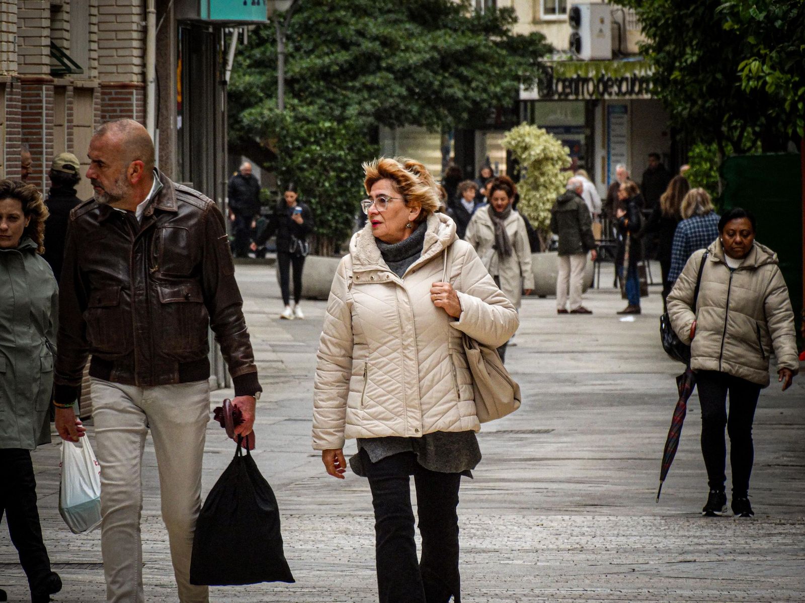 Fotos de ambiente durante la mañana en las calles del centro