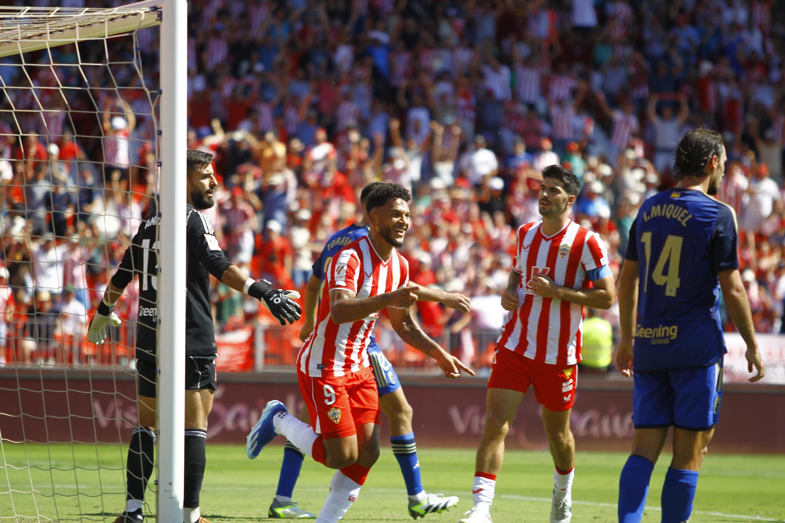 Imágenes del empate a 3 de la U.D. Almería y el Granada C.F.