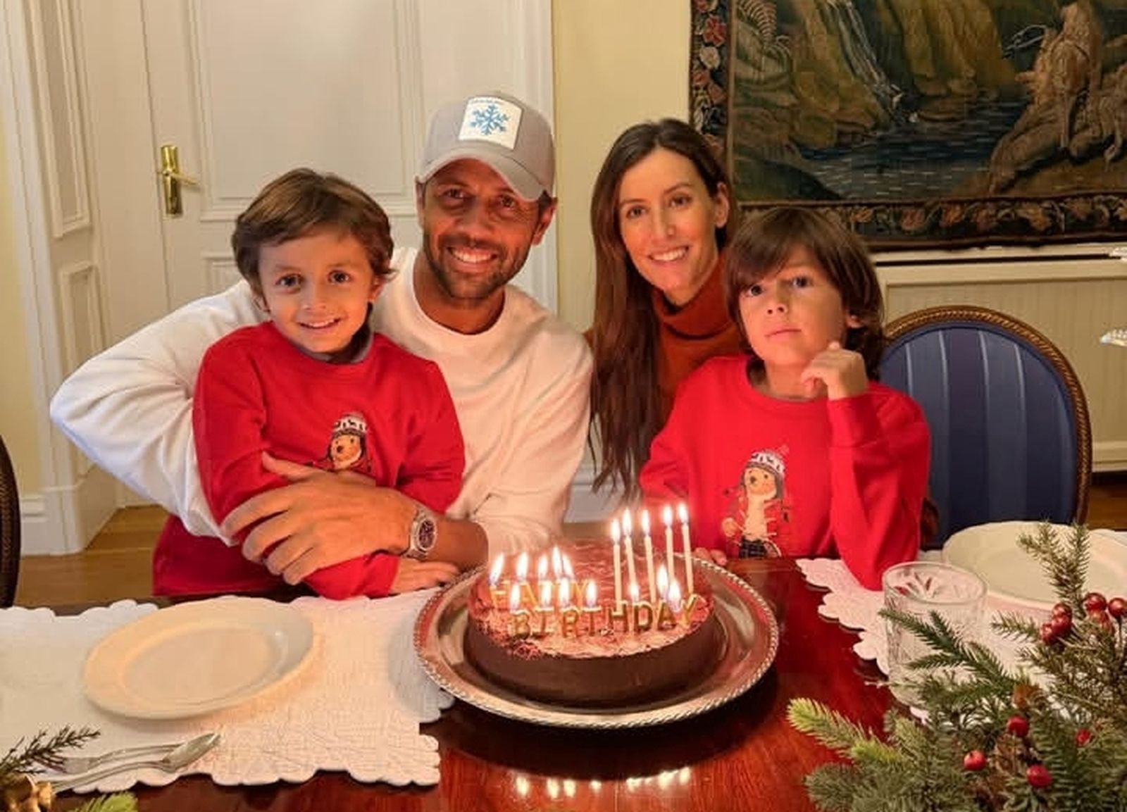 Ana Boyer y Fernando Verdasco, junto a dos de su hijos, en una celebración familiar.