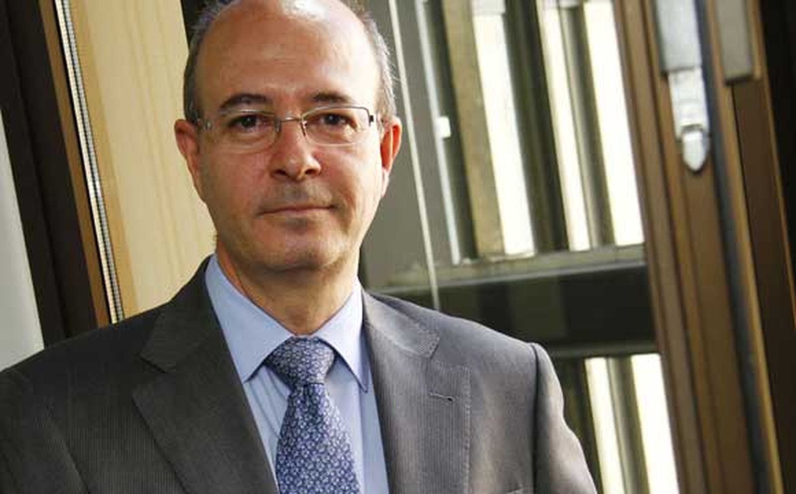 De la mano por el hostil camino empresarial