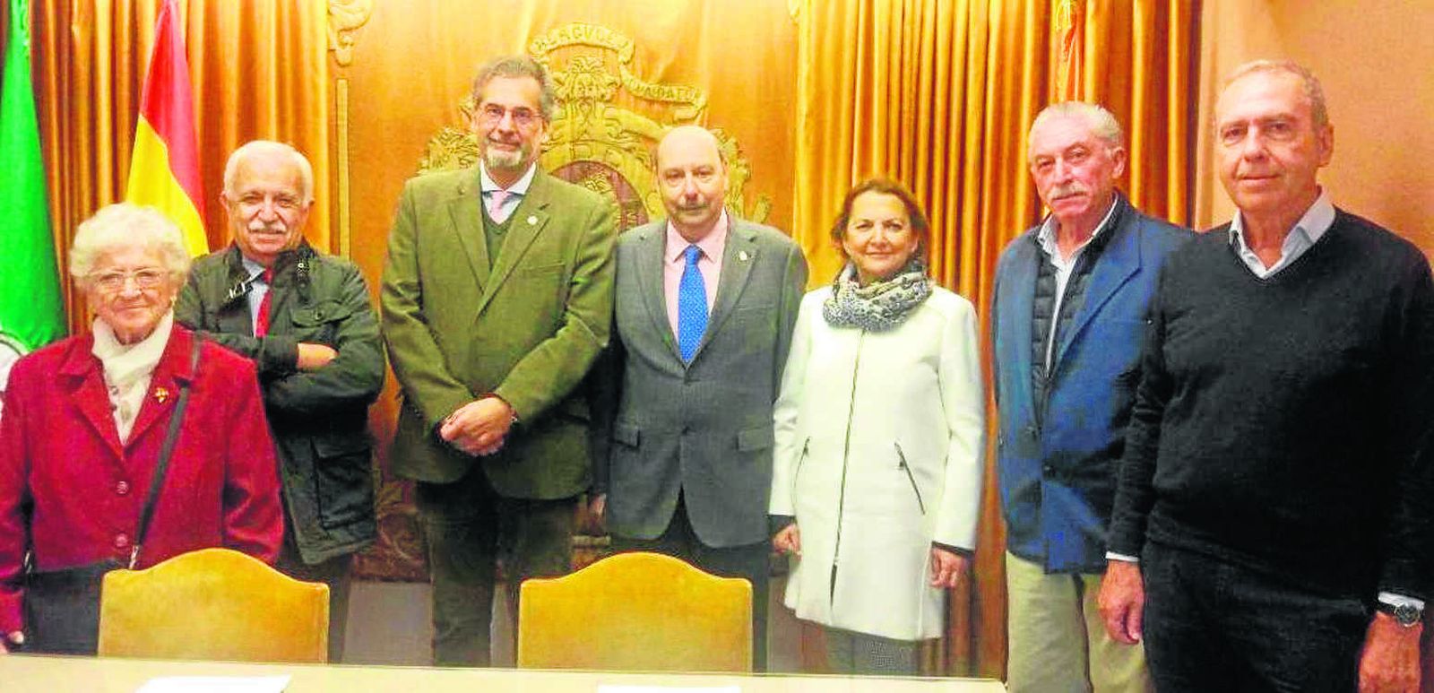 Mercedes Carabias, Luis Gonzalo González, el presidente del Ateneo José Almenara; el presidente de la Asociación de  Antiguos Alumnos Marianistas, Álvaro Caravaca; Amparo Bellón, Antonio Gómez de Barreda y Marcos Arce.