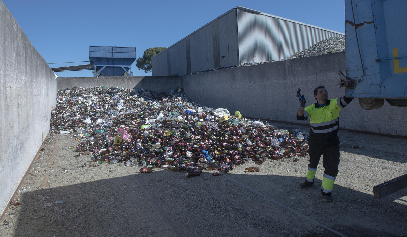 El corazón de una planta de reciclaje de vidrio, en imágenes