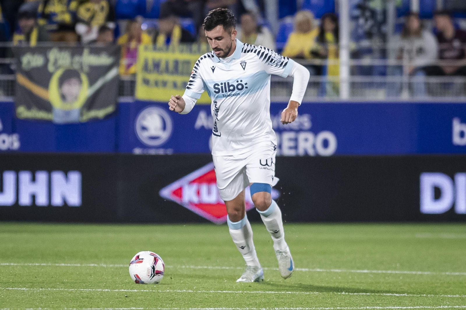 Las imágenes del partido entre el Huesca y el Cádiz C.F