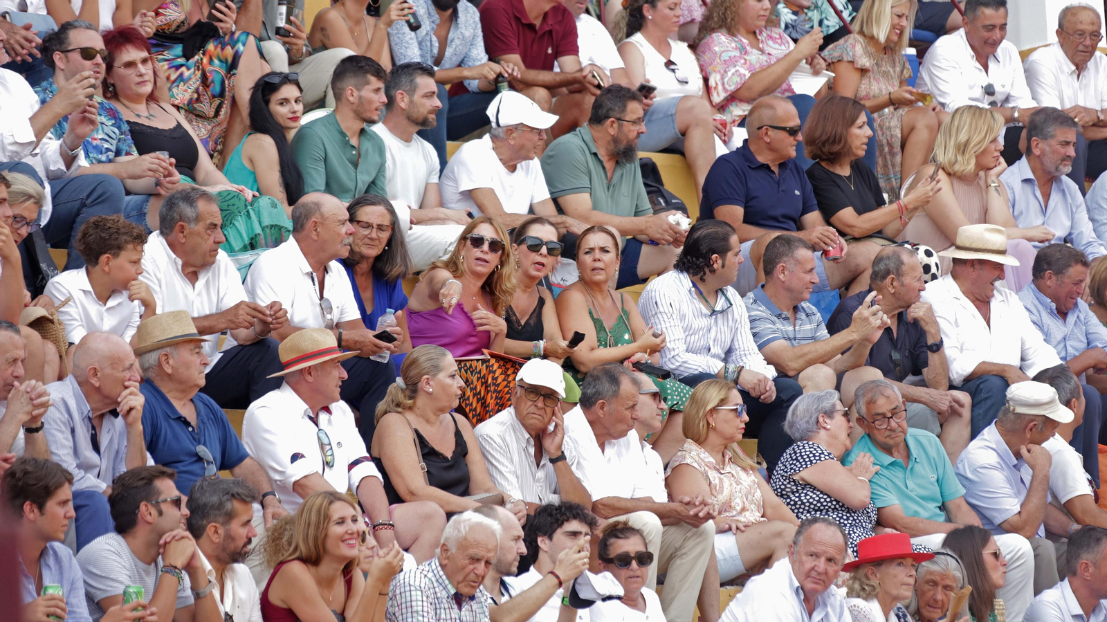 Ambiente en la corrida del jueves de la Feria de La Línea
