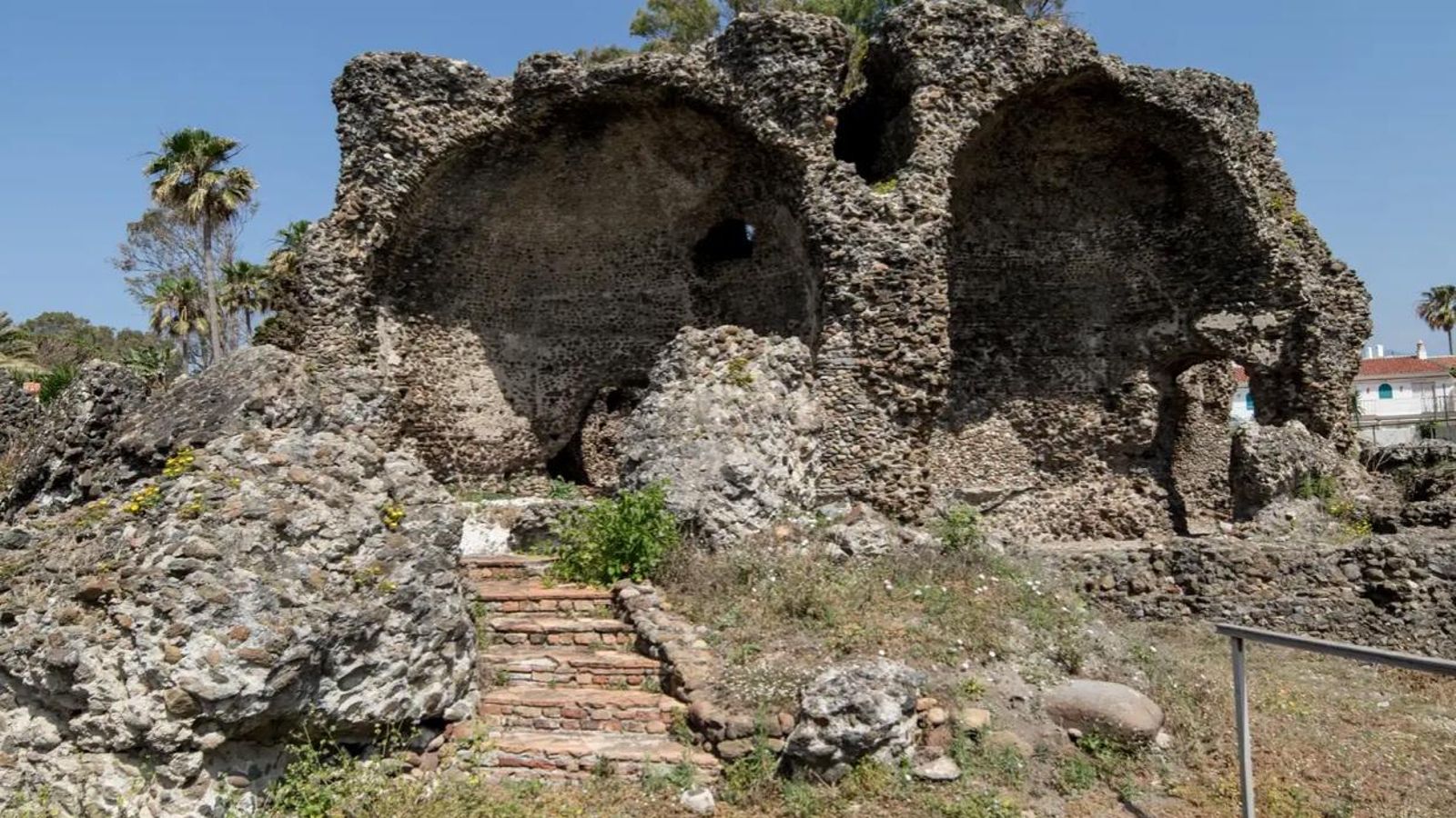 Así se accede a las Termas Romanas de las Bóvedas.