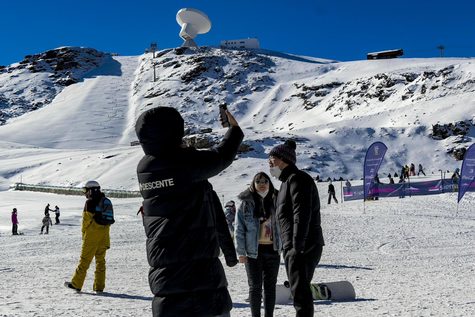 Fotos: así fue el primer día de la temporada de esquí en Sierra Nevada