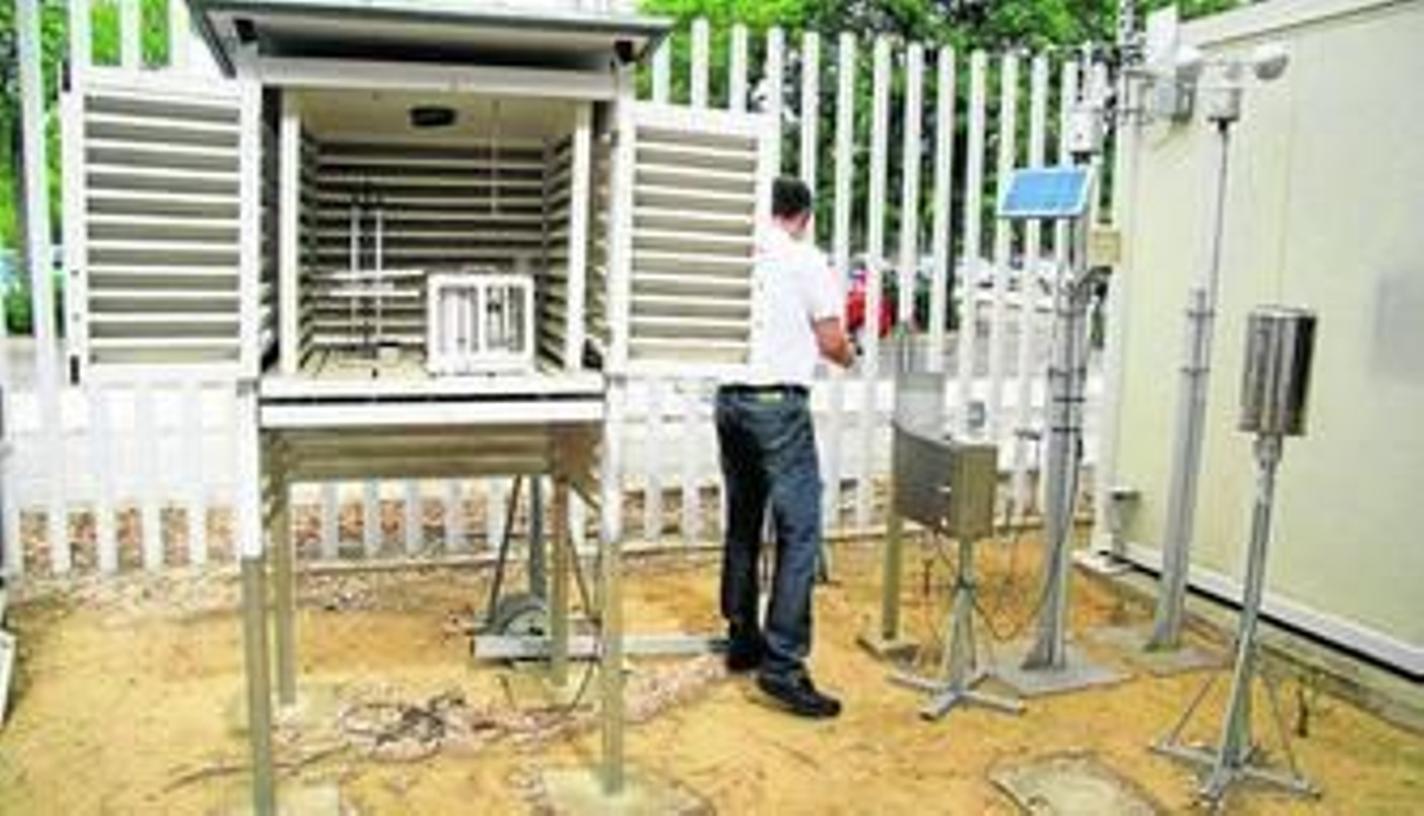 Un jardín meteorológico instalado en la sede de la Aemet en la Isla de la Cartuja, muy similar al existente en el Aeropuerto. Un jardín meteorológico instalado en la sede de la Aemet en la Isla de la Cartuja, muy similar al existente en el Aeropuerto.