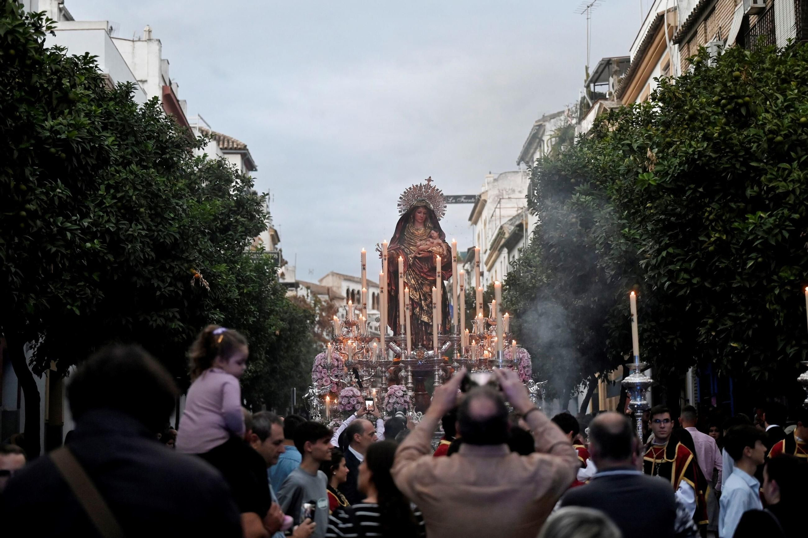 La mejores imágenes de la procesión de la Virgen del Amparo