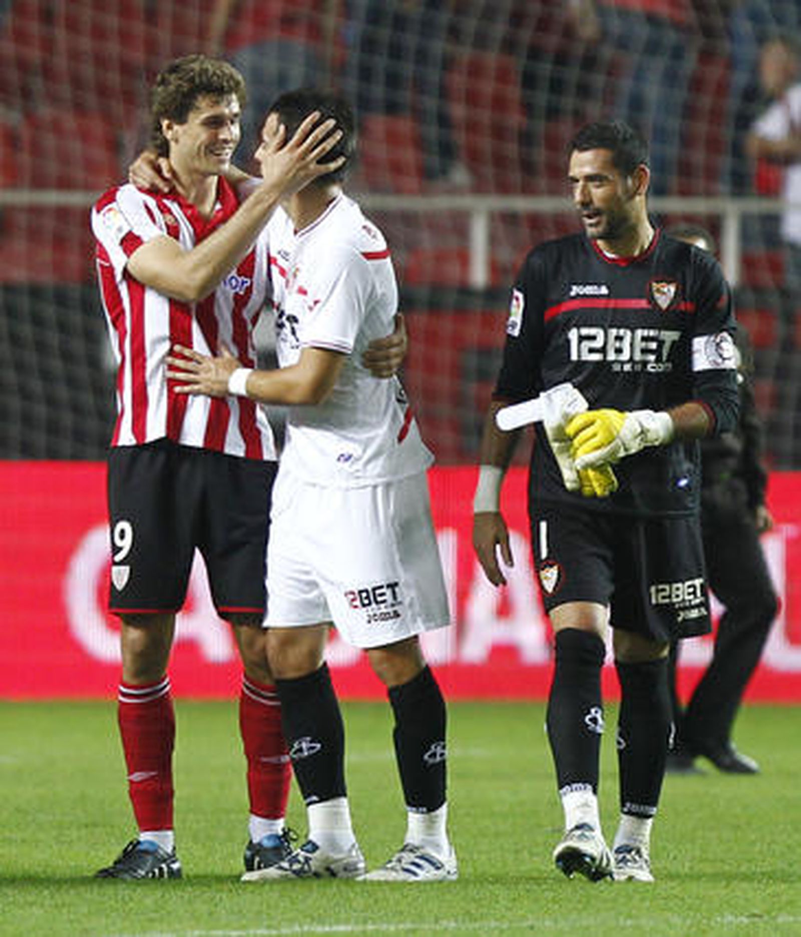 El Sevilla vence 4-3 al Athletic de Bilbao en el Sánchez Pizjuán con dos goles de Luis Fabiano y dos de Kanoute de penalti. / Antonio Pizarro