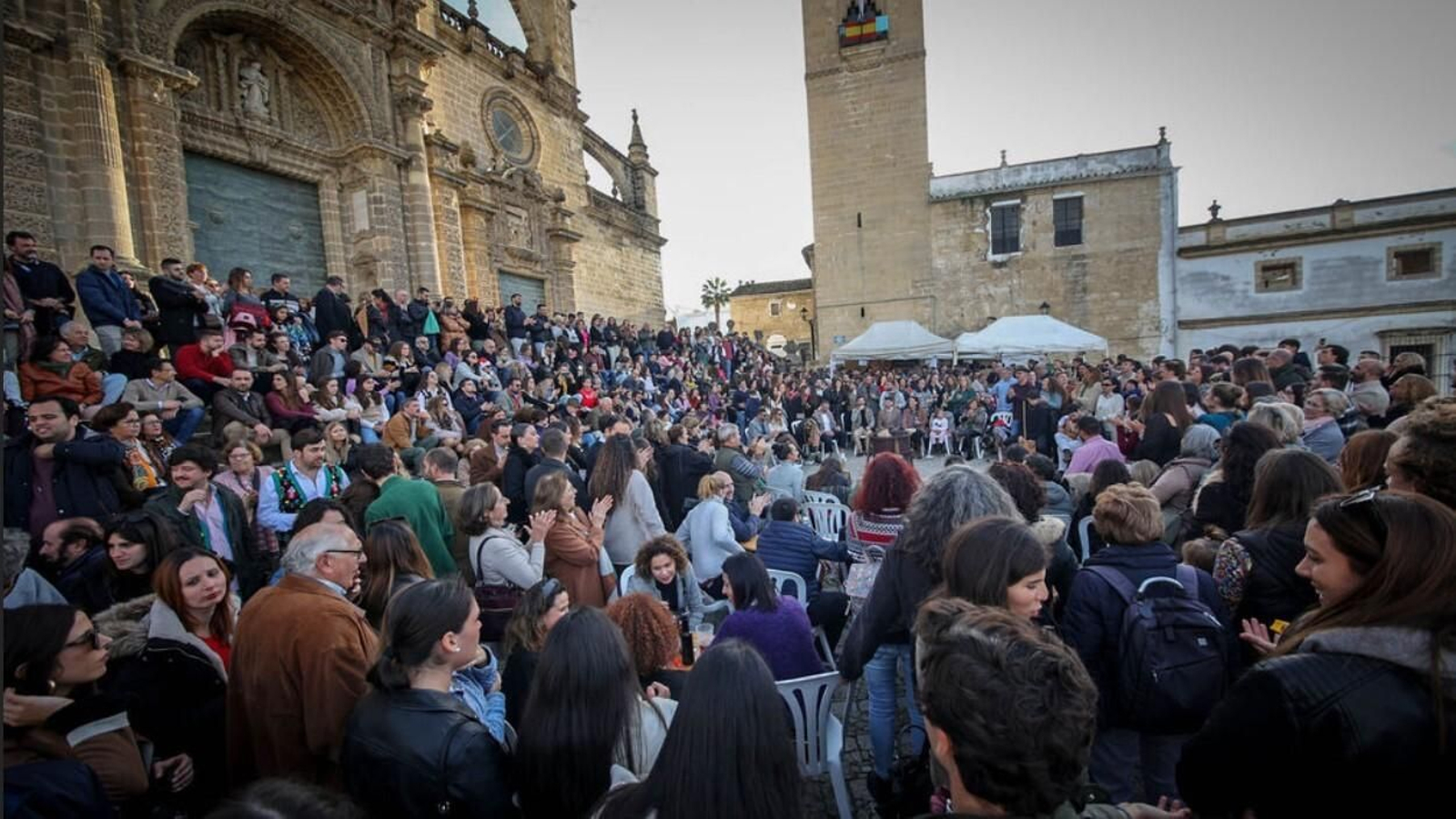 Gran afluencia de público en una zambomba durante el puente de diciembre en el reducto de la Catedral.