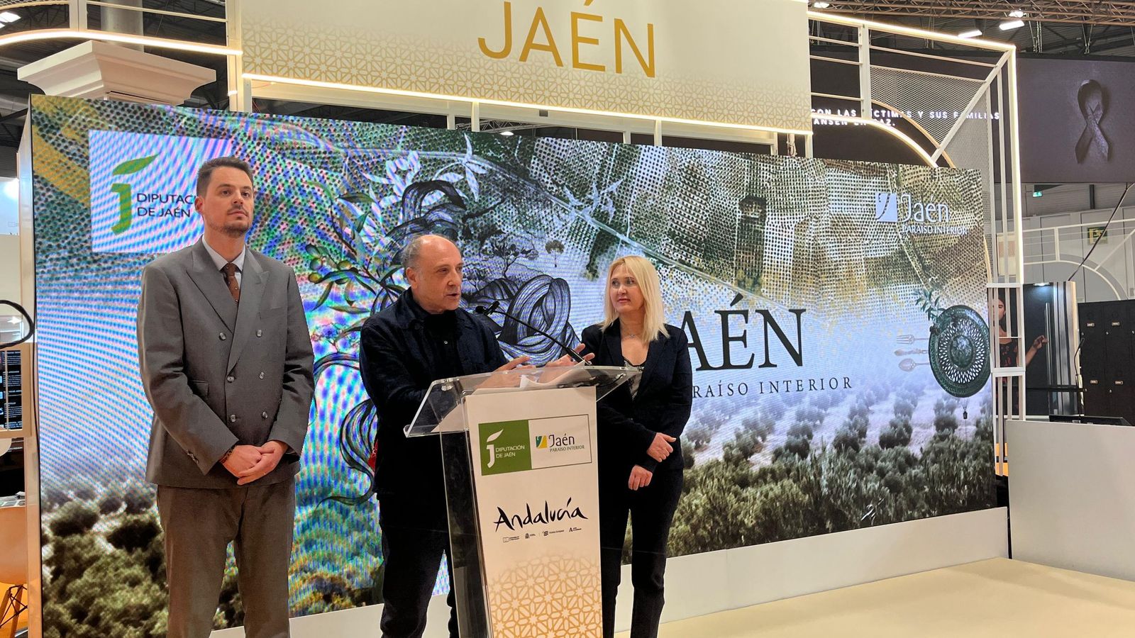 Francisco Javier Lozano, el arquitecto responsable del proyecto, Alfonso Mollinedo, y María Espejo.