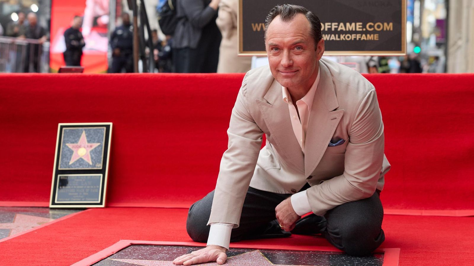 Jude Law recibe una estrella en el Paseo de la Fama de Hollywood