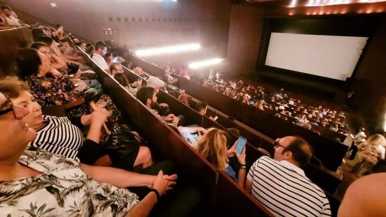 Teatro Muñoz Seca en los prolegómenos de la proyección de 'Sola'.