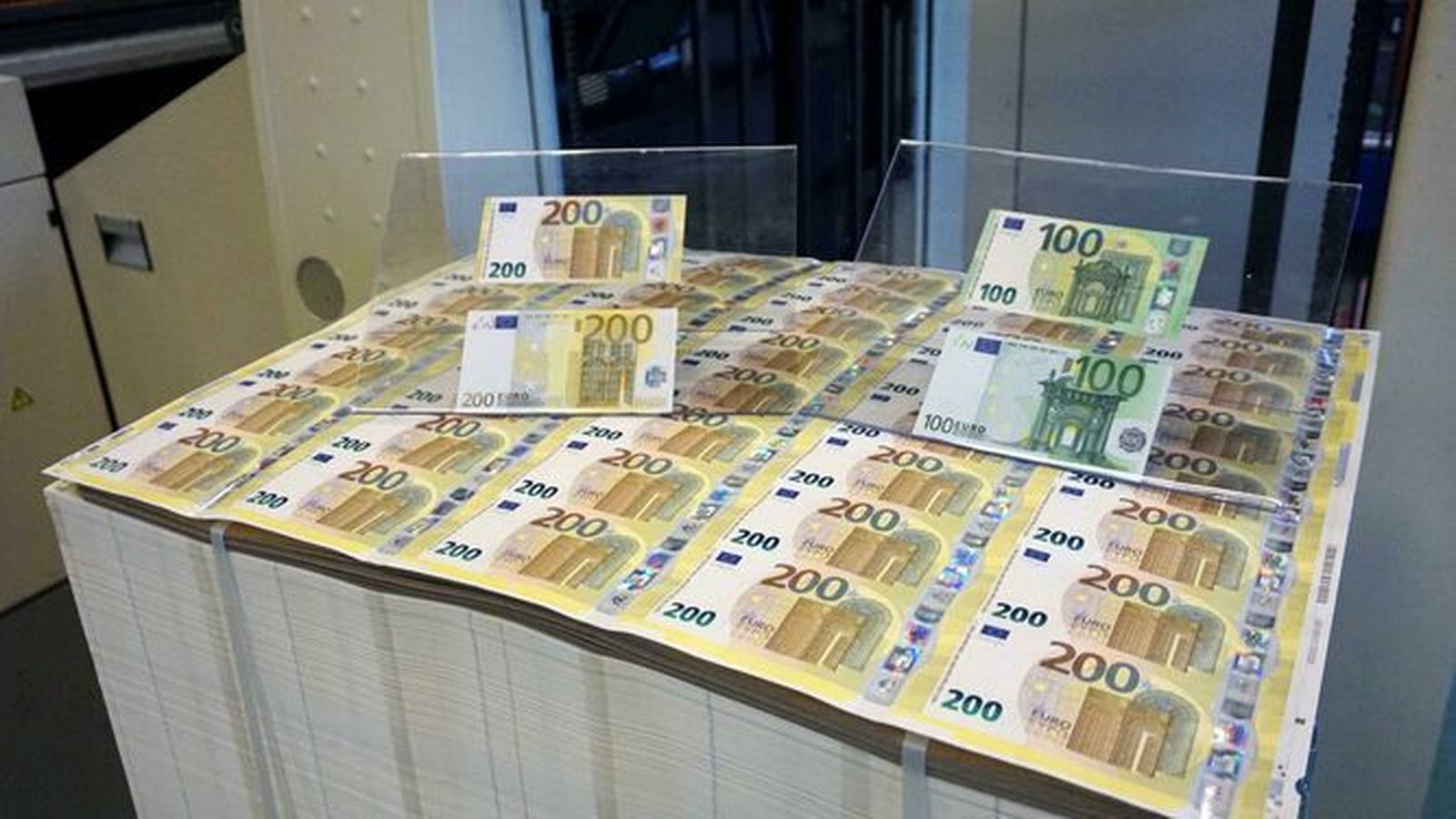 Billetes de 100 y 200 euros de curso legal.