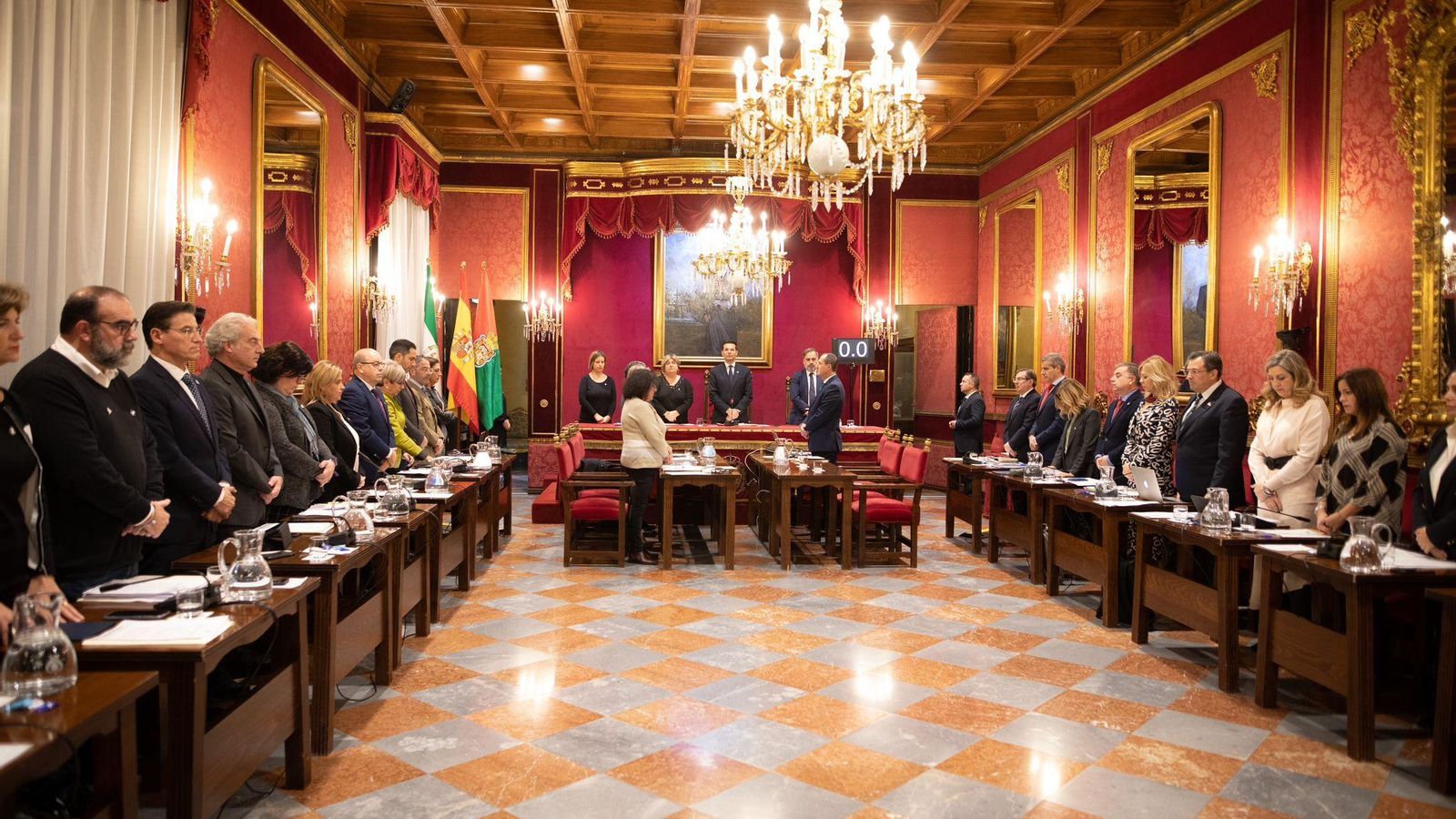 Inicio del pleno, con un minuto de silencio por las víctimas de la violencia de género.