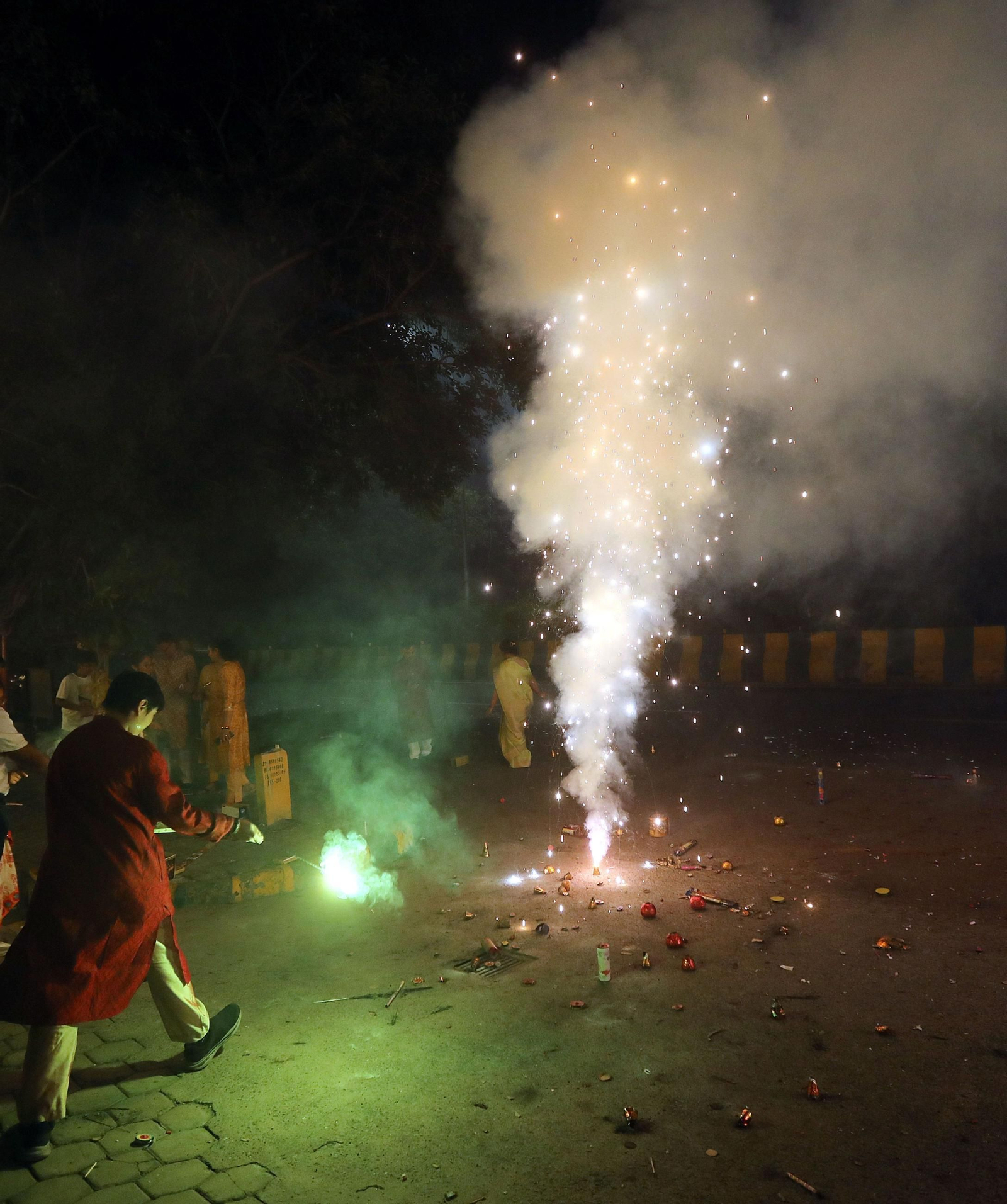 Las preciosas imágenes de la celebración del Diwali en India: un festival de luz y color