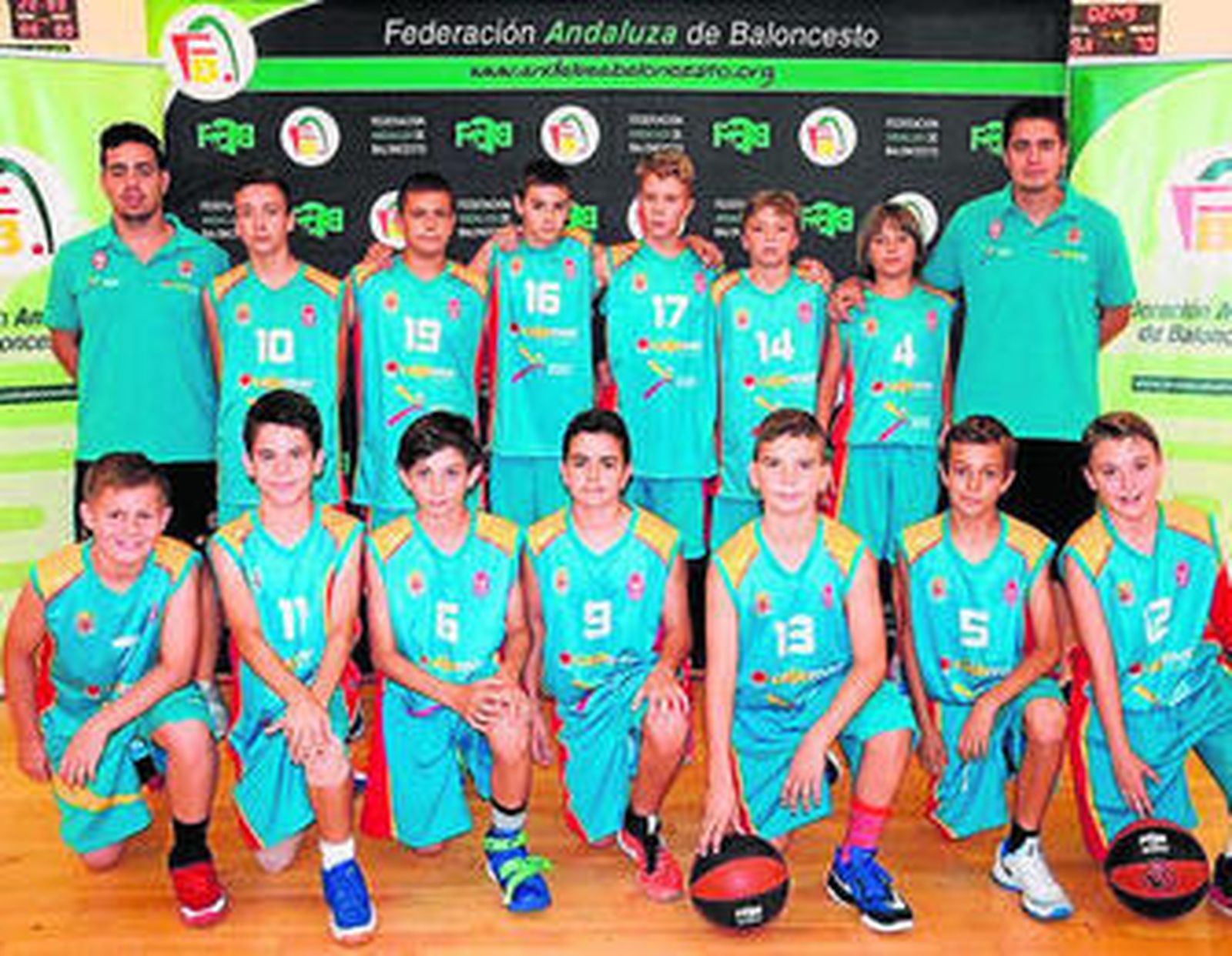 El plantel al completo con sus técnicos.