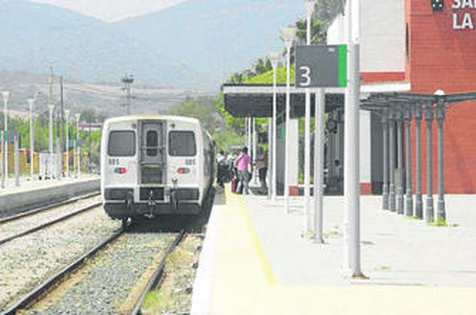 Imagen del tren Talgo llegando a La Estación de San Roque.