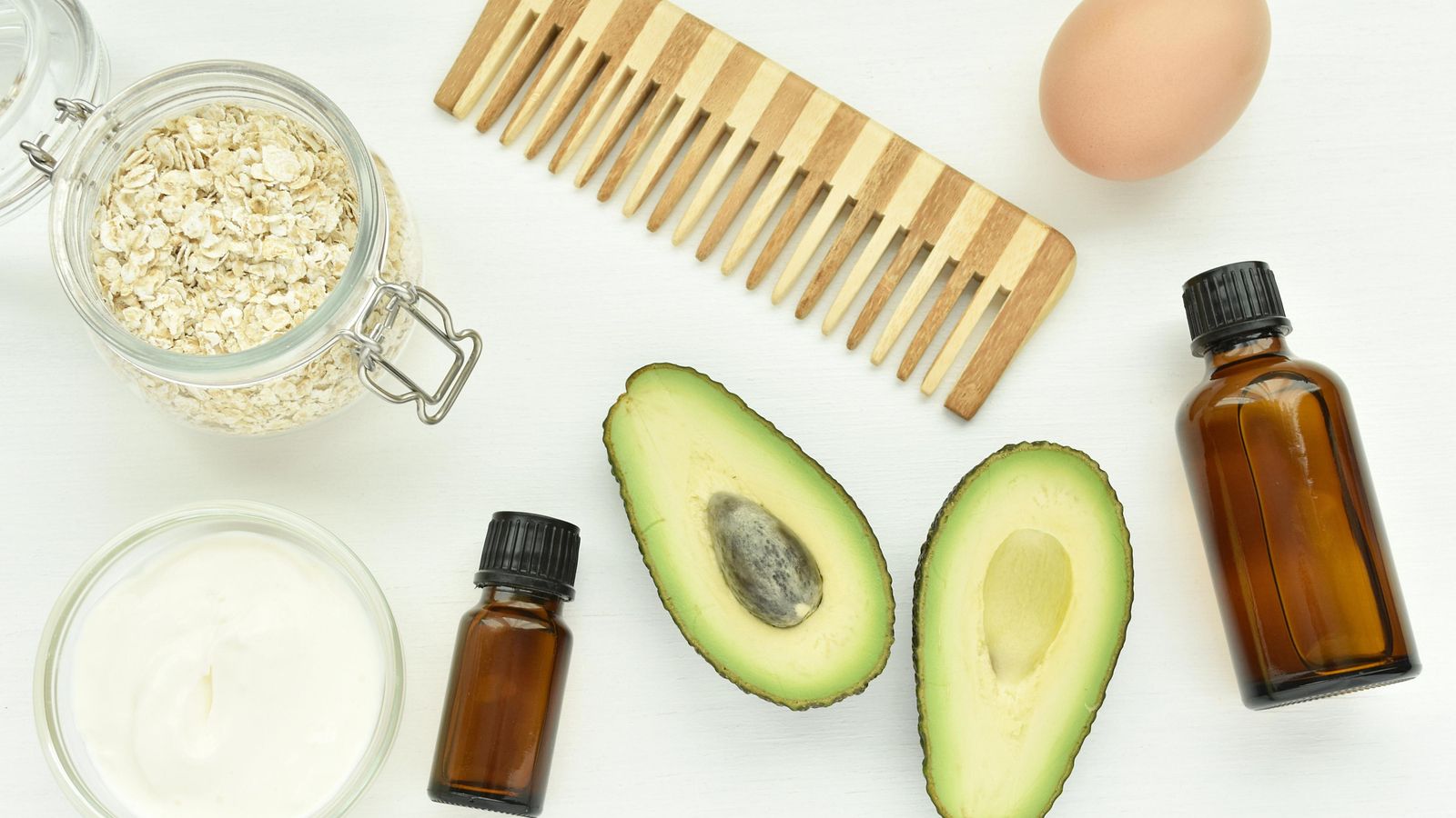 Las mascarillas con ingredientes naturales aportan un extra de hidratación a las melenas rizadas.